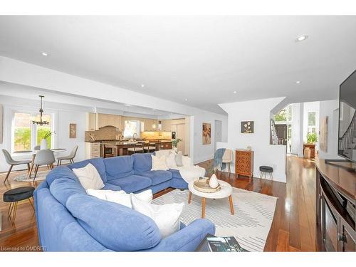 1185 Lansdown Drive, Oakville, ON - Indoor Photo Showing Living Room