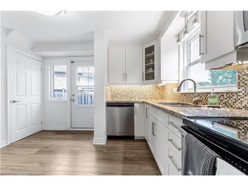 110 Orsett Street, Oakville, ON - Indoor Photo Showing Kitchen With Upgraded Kitchen