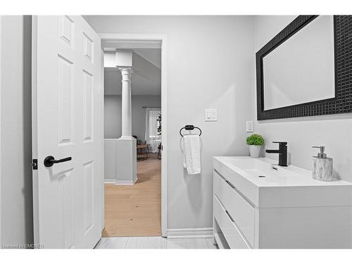 486 Acumen Court, Mississauga, ON - Indoor Photo Showing Bathroom