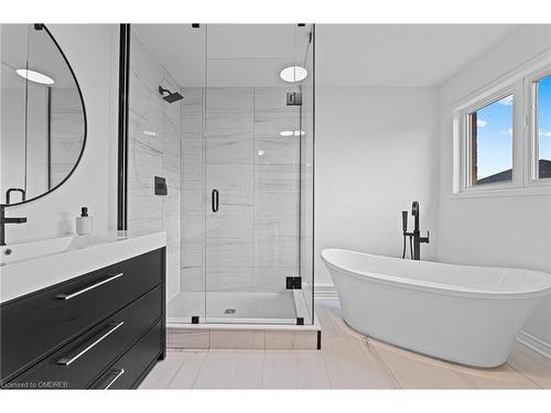 486 Acumen Court, Mississauga, ON - Indoor Photo Showing Bathroom