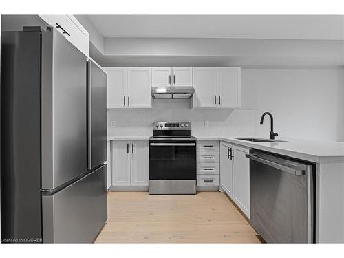 486 Acumen Court, Mississauga, ON - Indoor Photo Showing Kitchen