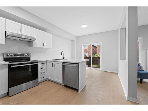 486 Acumen Court, Mississauga, ON - Indoor Photo Showing Kitchen