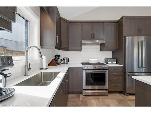 3822 Simpson Lane, Fort Erie, ON - Indoor Photo Showing Kitchen With Upgraded Kitchen