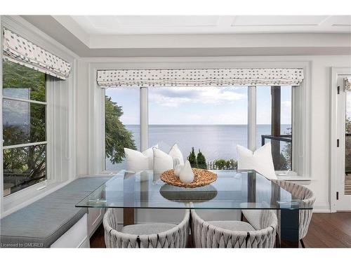 10 Timber Lane, Oakville, ON - Indoor Photo Showing Dining Room