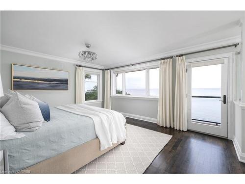 10 Timber Lane, Oakville, ON - Indoor Photo Showing Bedroom