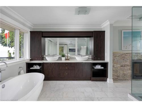 10 Timber Lane, Oakville, ON - Indoor Photo Showing Bathroom