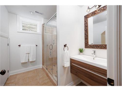 10 Timber Lane, Oakville, ON - Indoor Photo Showing Bathroom