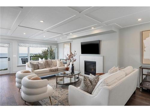 10 Timber Lane, Oakville, ON - Indoor Photo Showing Living Room With Fireplace