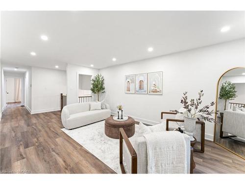 900 Centre Road, Hamilton, ON - Indoor Photo Showing Living Room