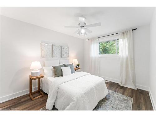 900 Centre Road, Hamilton, ON - Indoor Photo Showing Bedroom