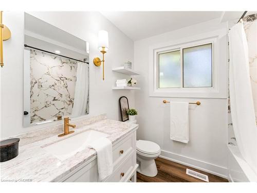 900 Centre Road, Hamilton, ON - Indoor Photo Showing Bathroom