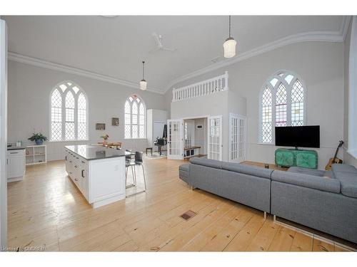 3318 Dundas Street, Burlington, ON - Indoor Photo Showing Living Room