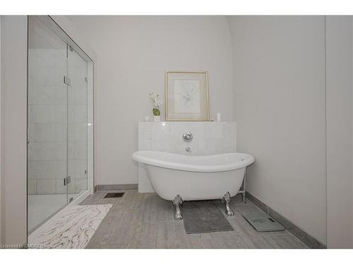 3318 Dundas Street, Burlington, ON - Indoor Photo Showing Bathroom