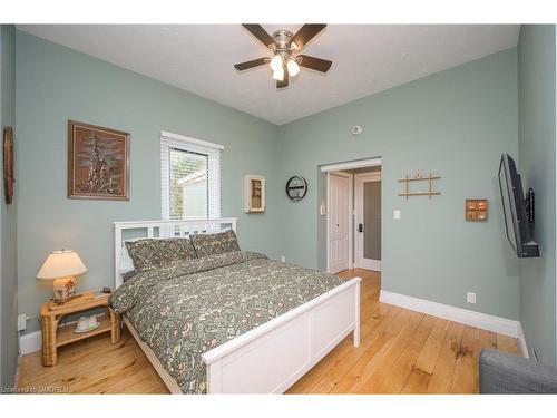 3318 Dundas Street, Burlington, ON - Indoor Photo Showing Bedroom