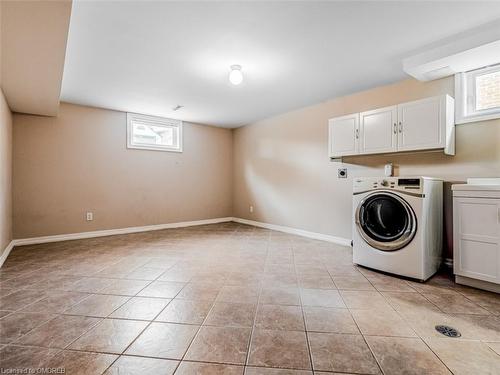 4307 Alta Court, Mississauga, ON - Indoor Photo Showing Laundry Room