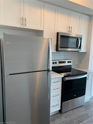 318-460 Dundas Street E, Waterdown, ON - Indoor Photo Showing Kitchen