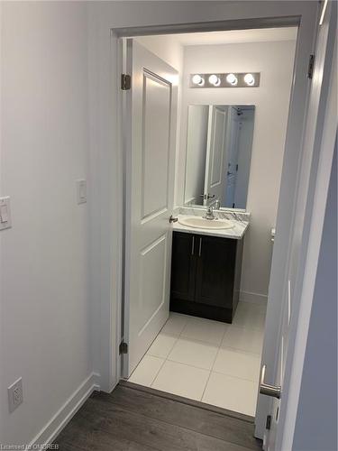 318-460 Dundas Street E, Waterdown, ON - Indoor Photo Showing Bathroom