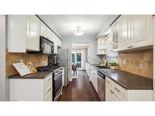 45 Pinecreek Road, Waterdown, ON - Indoor Photo Showing Kitchen With Double Sink With Upgraded Kitchen