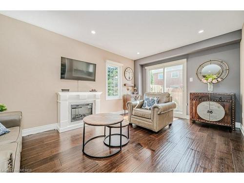 39-2022 Atkinson Drive, Burlington, ON - Indoor Photo Showing Living Room With Fireplace