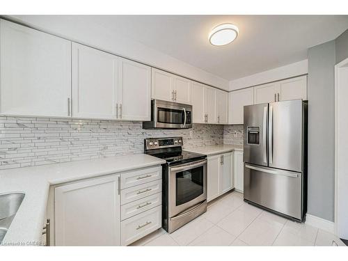 39-2022 Atkinson Drive, Burlington, ON - Indoor Photo Showing Kitchen With Stainless Steel Kitchen With Upgraded Kitchen