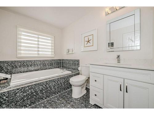 39-2022 Atkinson Drive, Burlington, ON - Indoor Photo Showing Bathroom