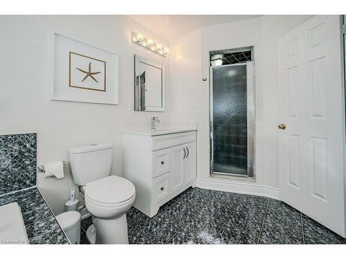 39-2022 Atkinson Drive, Burlington, ON - Indoor Photo Showing Bathroom