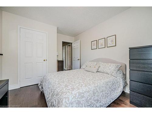 39-2022 Atkinson Drive, Burlington, ON - Indoor Photo Showing Bedroom