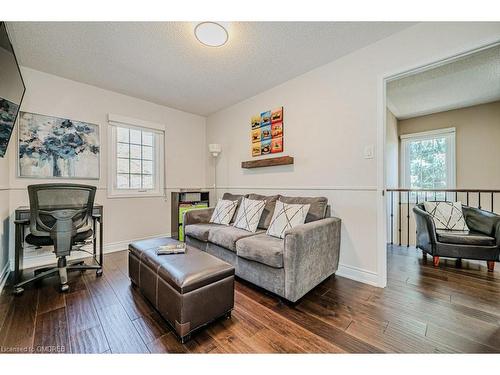 39-2022 Atkinson Drive, Burlington, ON - Indoor Photo Showing Living Room