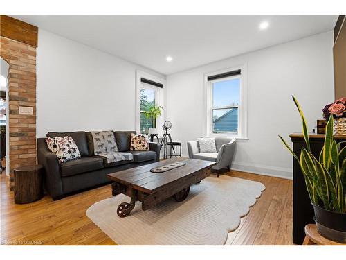 216 Victoria Street, Shelburne, ON - Indoor Photo Showing Living Room