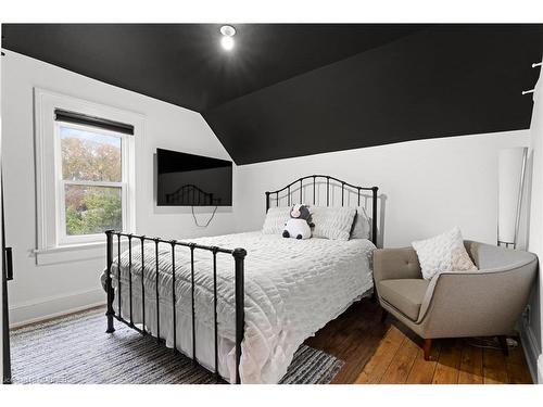 216 Victoria Street, Shelburne, ON - Indoor Photo Showing Bedroom