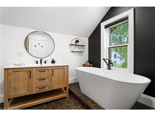 216 Victoria Street, Shelburne, ON - Indoor Photo Showing Bathroom