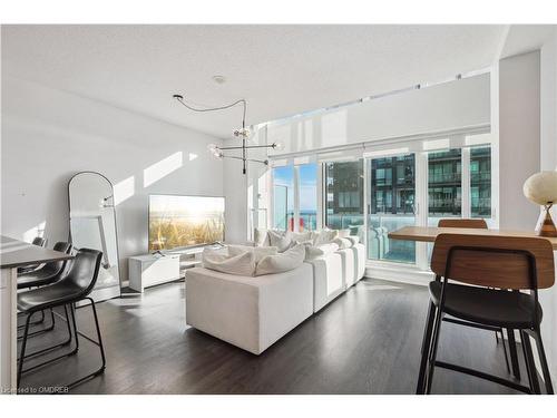 2011-150 East Liberty Street, Toronto, ON - Indoor Photo Showing Living Room