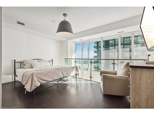 2011-150 East Liberty Street, Toronto, ON - Indoor Photo Showing Bedroom