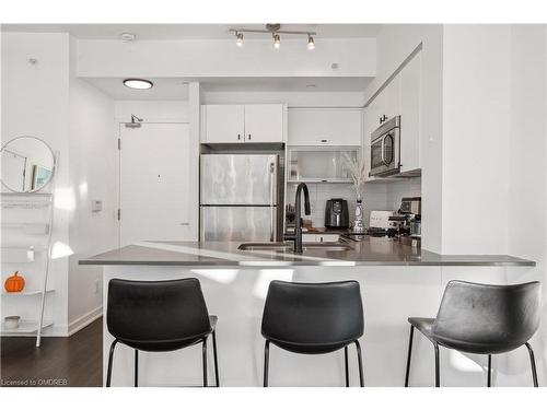 2011-150 East Liberty Street, Toronto, ON - Indoor Photo Showing Kitchen With Upgraded Kitchen