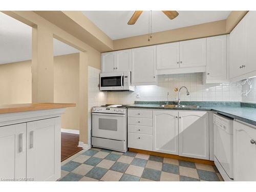 14-44 Frances Avenue, Stoney Creek, ON - Indoor Photo Showing Kitchen