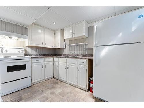 10 Cypress Street, St. Catharines, ON - Indoor Photo Showing Kitchen