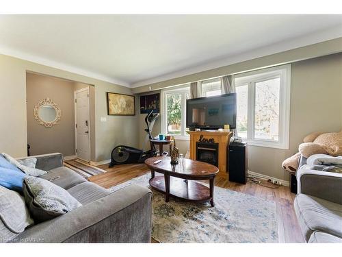 10 Cypress Street, St. Catharines, ON - Indoor Photo Showing Living Room