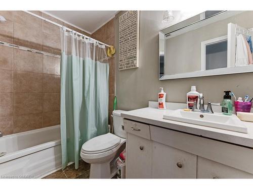 10 Cypress Street, St. Catharines, ON - Indoor Photo Showing Bathroom