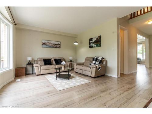 157 Hunter Way, Brantford, ON - Indoor Photo Showing Living Room