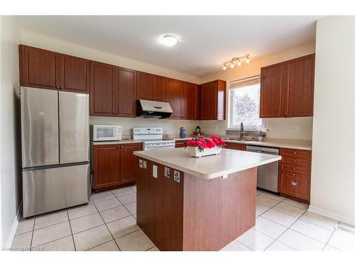 157 Hunter Way, Brantford, ON - Indoor Photo Showing Kitchen