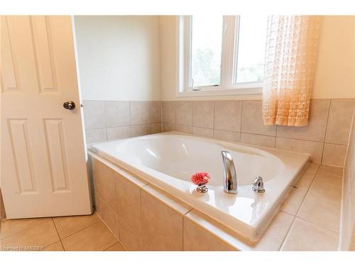 157 Hunter Way, Brantford, ON - Indoor Photo Showing Bathroom