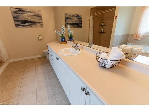 157 Hunter Way, Brantford, ON - Indoor Photo Showing Bathroom