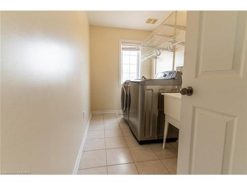 157 Hunter Way, Brantford, ON - Indoor Photo Showing Laundry Room