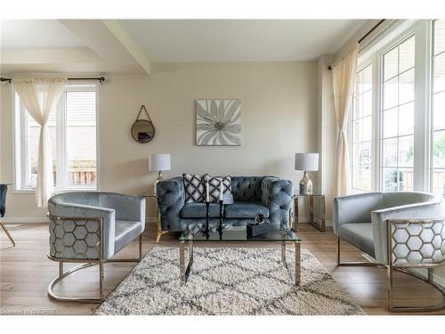 157 Hunter Way, Brantford, ON - Indoor Photo Showing Living Room