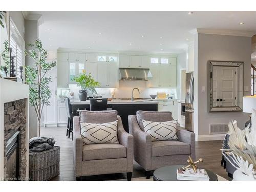 3637 Jorie Crescent, Mississauga, ON - Indoor Photo Showing Living Room