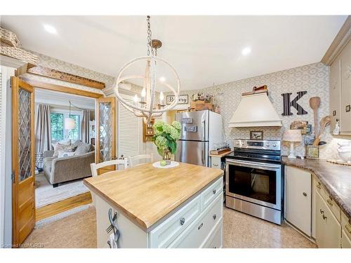 62 Nelson Court, Halton Hills, ON - Indoor Photo Showing Kitchen