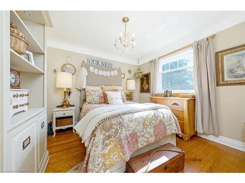 62 Nelson Court, Halton Hills, ON - Indoor Photo Showing Bedroom