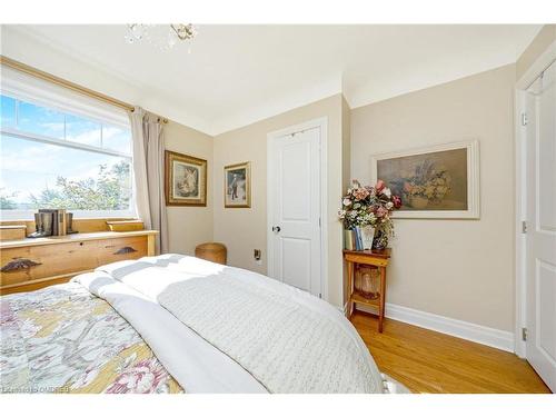 62 Nelson Court, Halton Hills, ON - Indoor Photo Showing Bedroom