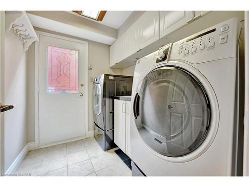 359 River Oaks Boulevard W, Oakville, ON - Indoor Photo Showing Laundry Room