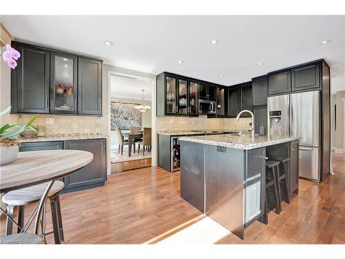 359 River Oaks Boulevard W, Oakville, ON - Indoor Photo Showing Kitchen With Upgraded Kitchen